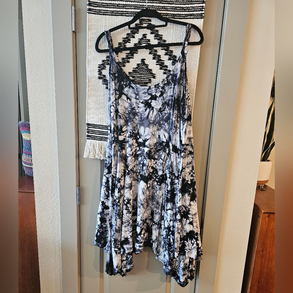 Super soft Torrid tie dye sz 2 dress hanky hem